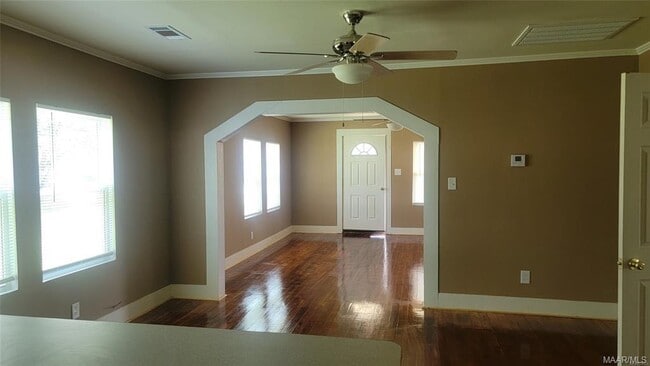 Building Photo - 1960 Ceasarville Rd