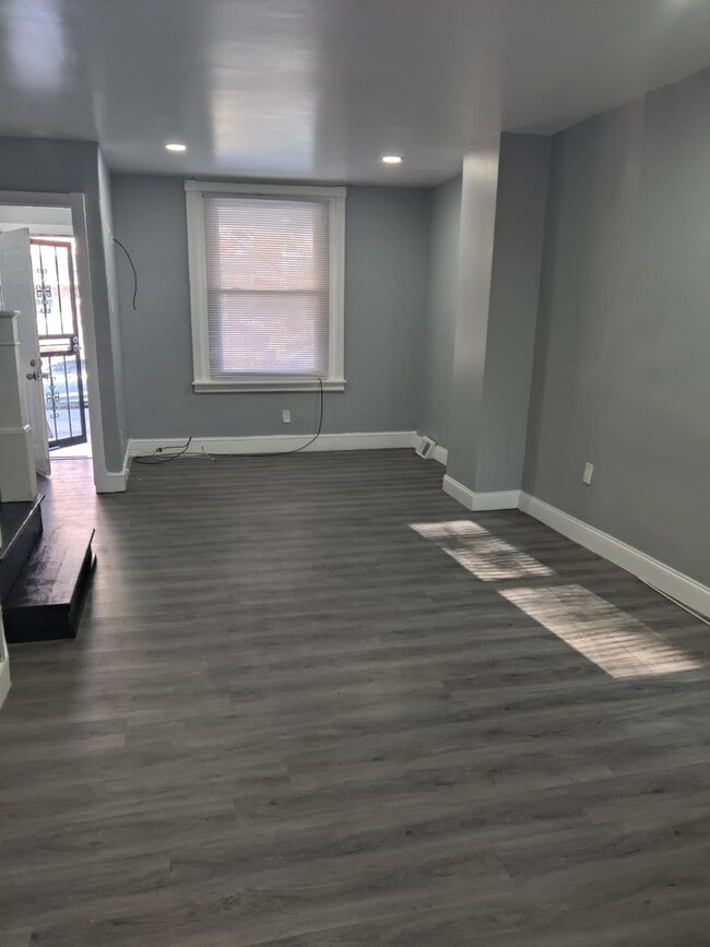 Foto del edificio - 5020 Westminster Ave