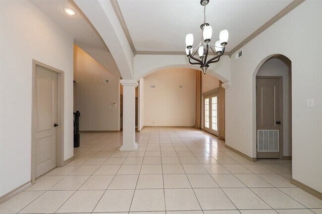 Foto del edificio - 305 Lake Clark Ct