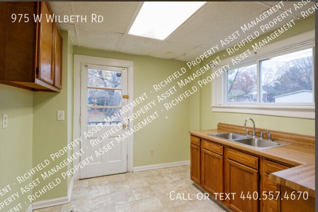 Building Photo - 975 W Wilbeth Rd
