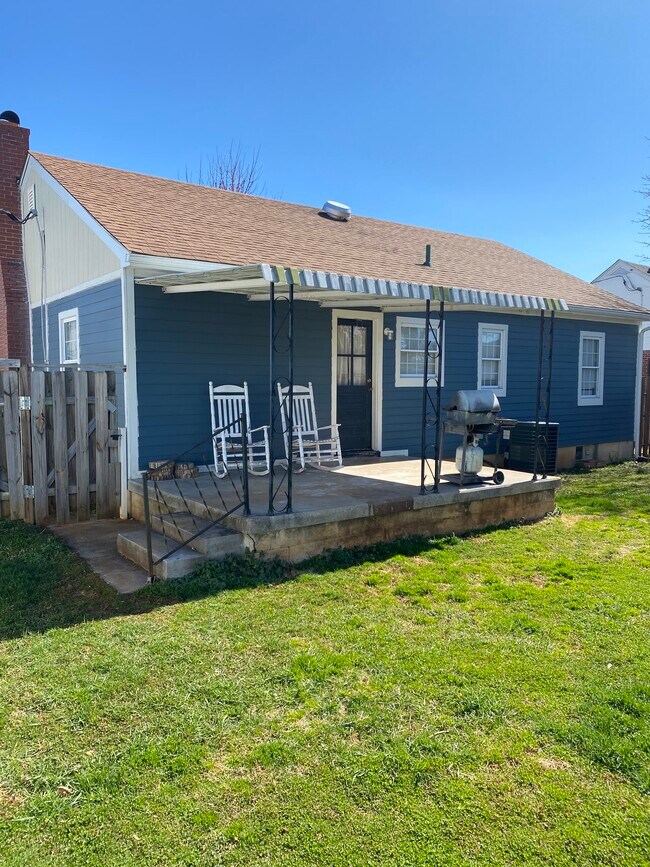 Foto del edificio - 216 Clymer Ave