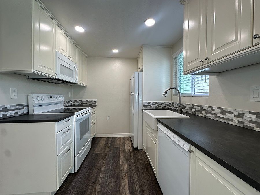 Foto principal - 2422 Graham Ave