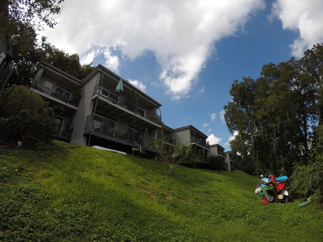 Primary Photo - 1404 E Riverside Dr