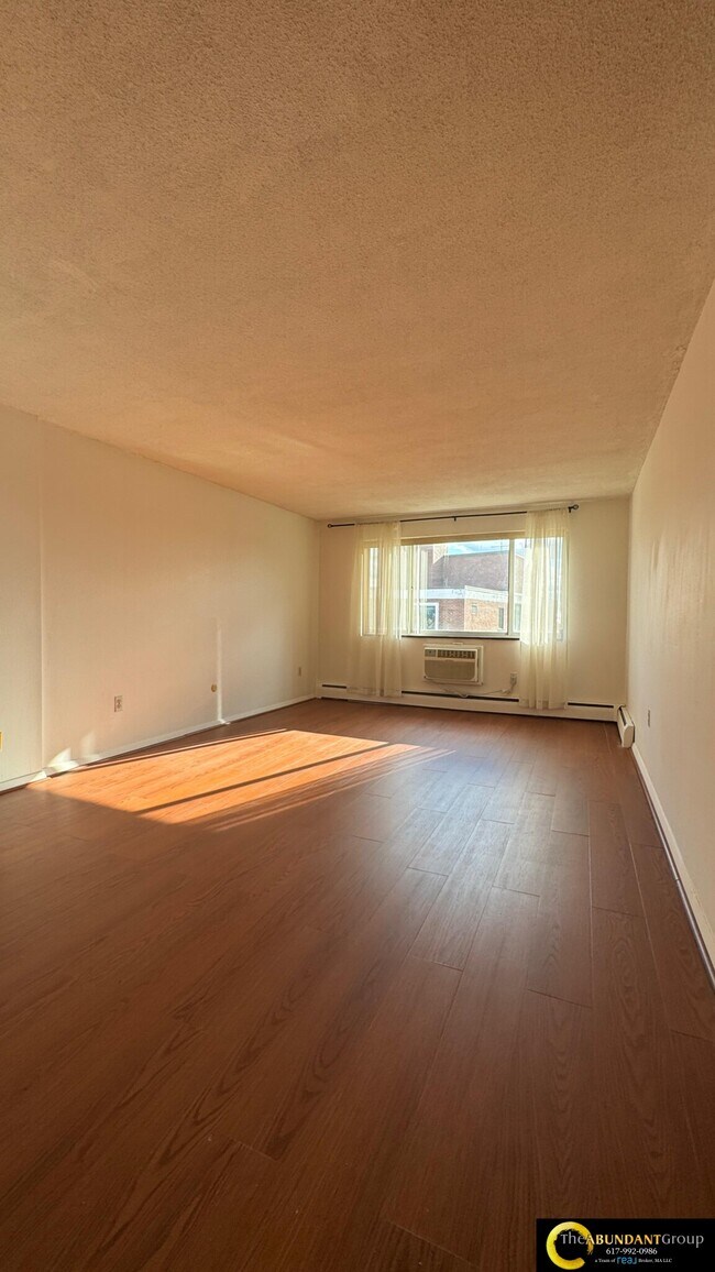 Building Photo - 287 Harvard St