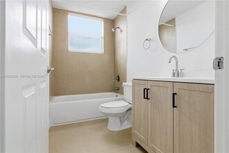 Building Photo - 529 NE 62nd St