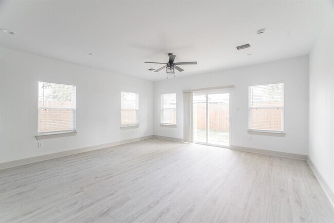 Foto del edificio - 837 W Little York Rd