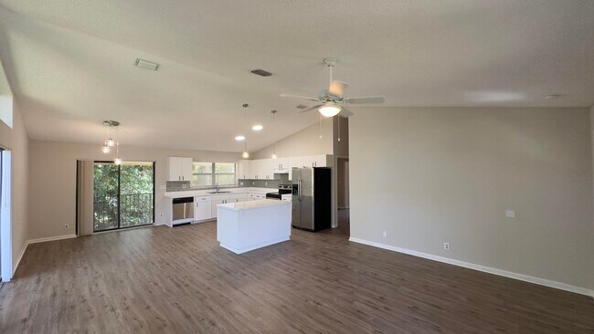 Foto del edificio - 6725 Eagle Ridge Dr