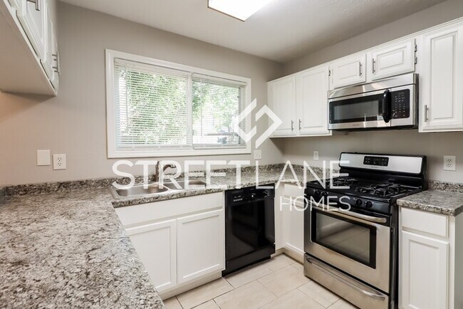 Building Photo - REDUCED!