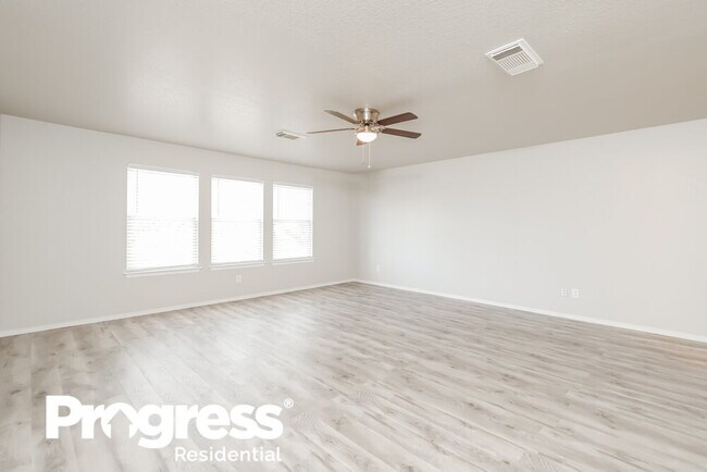 Foto del edificio - 906 Saxonhill Dr