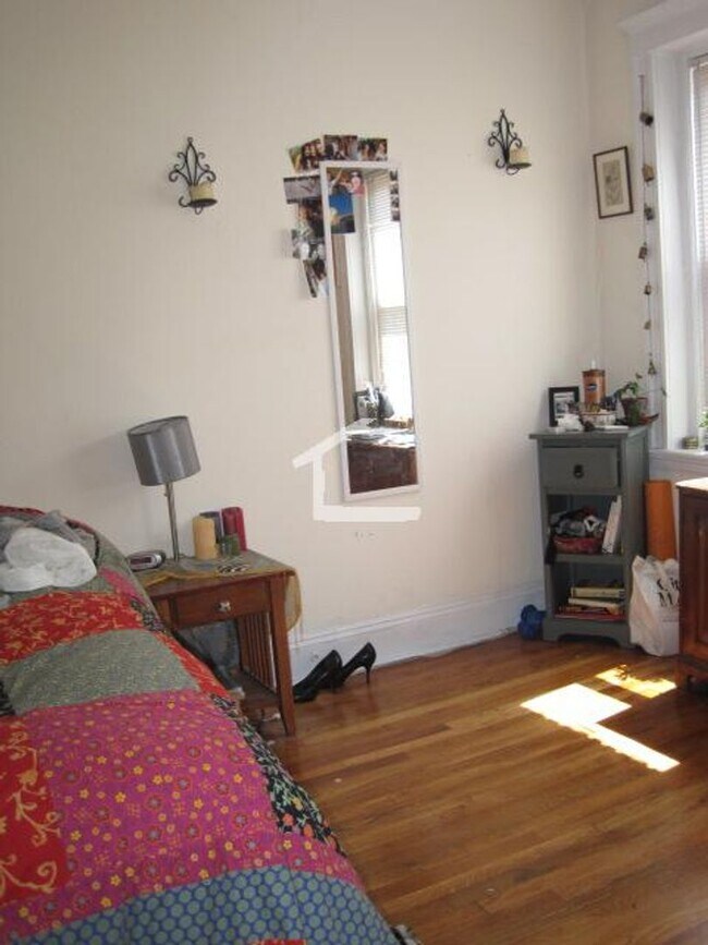 Foto del edificio - Nicely renovated 2 bed for the upcoming sc...