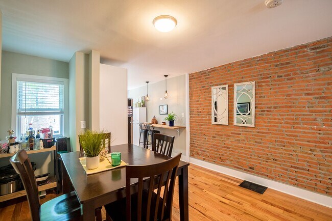 Building Photo - Charming Two Bedroom in Fishtown