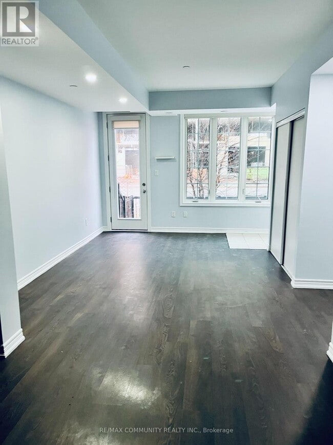 Building Photo - 2205 Lillykin St