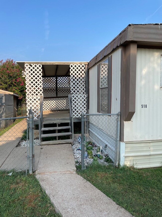 Building Photo - 2 bed 1 bath trailer house
