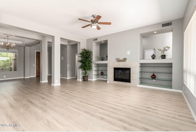 Building Photo - 1515 N Los Alamos Cir