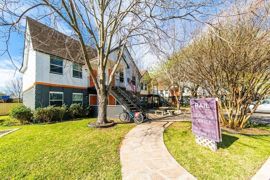 The Rail at Apartments 708 W 15th St TX