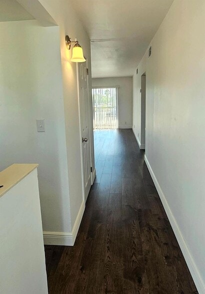 Foto del edificio - 1501 Crescent Cir