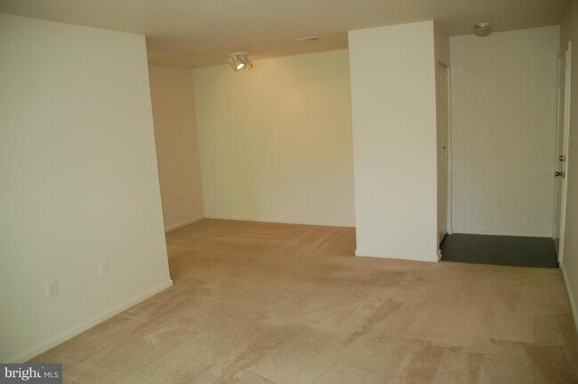 Building Photo - 9555 Battery Heights Blvd