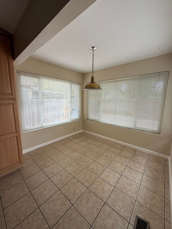 Foto del edificio - 2878 Cypress Way