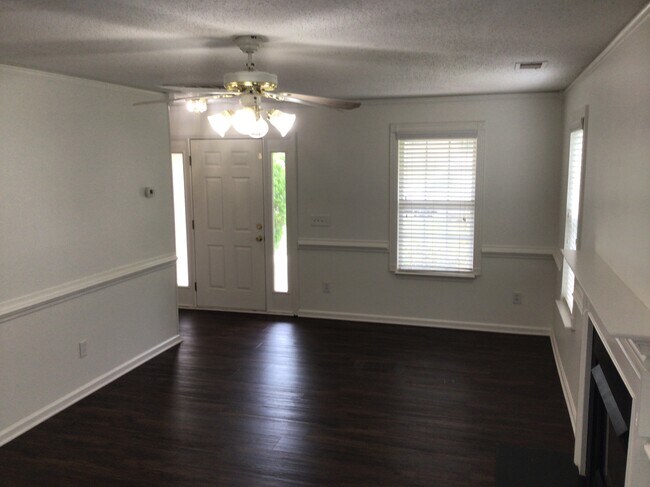 Foto del edificio - 5900 River Glen Dr