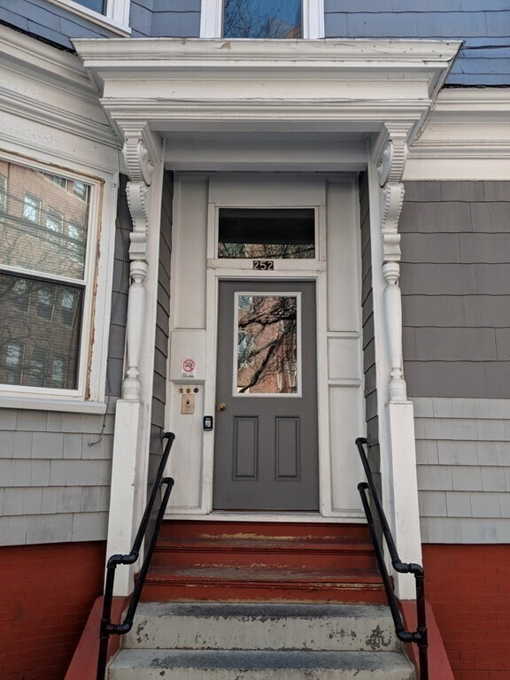 Primary Photo - 259 Windsor St