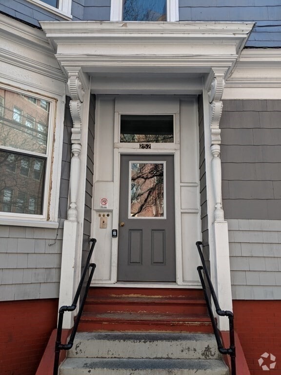 Building Photo - 259 Windsor St