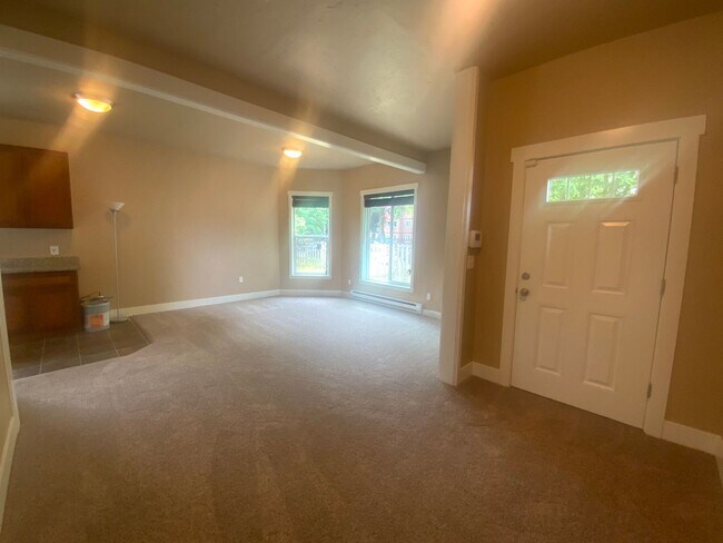 Building Photo - Newly Remodeled Tacoma Gem - Modern Comfor...