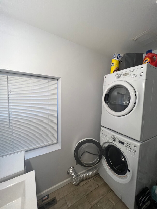 Laundry - 86 9th St