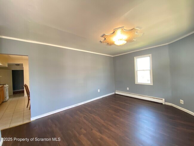 Building Photo - 416 E Elm St