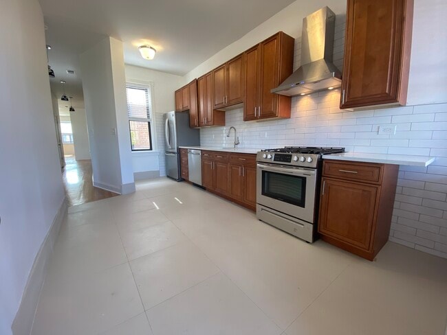 Kitchen - 4551 N Clark St