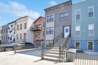 Building Photo - 1106 Halsey St
