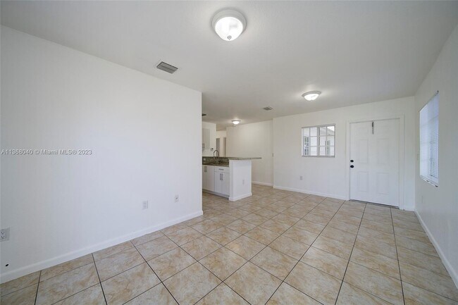 Foto del edificio - 2261 NW 61st St
