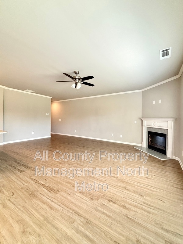 Building Photo - 5064 Silver Fox Trl