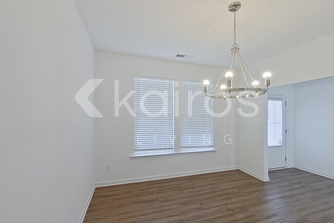 Building Photo - 306 Silver Maple Ln