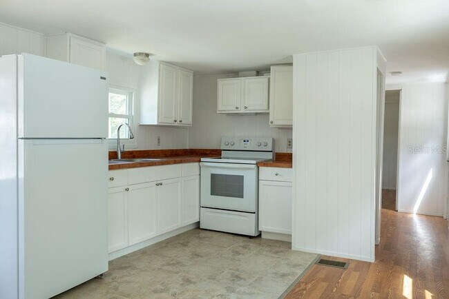 Building Photo - 762 Jennings Ave