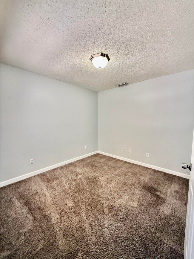 Foto del edificio - 5707 Silver Oak Dr