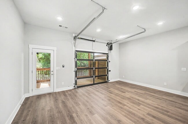 Building Photo - 221 Stonecrest Cir