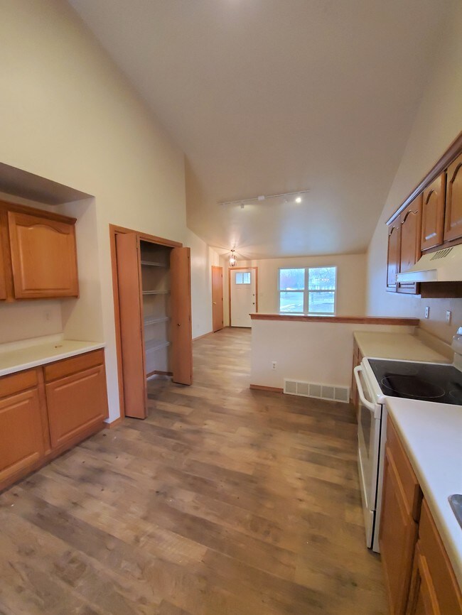 Duplex in Howard or Green Bay Apartments Howard, WI