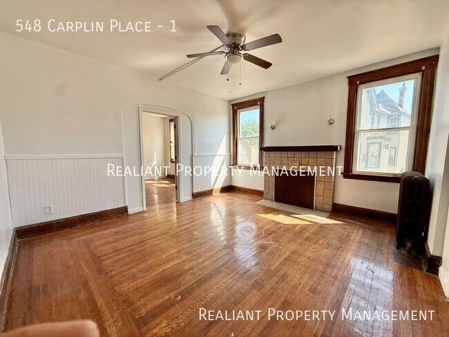 Foto del edificio - 548 Carplin Pl