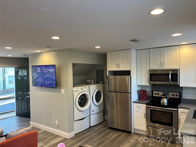 Building Photo - 1816 N McDowell St