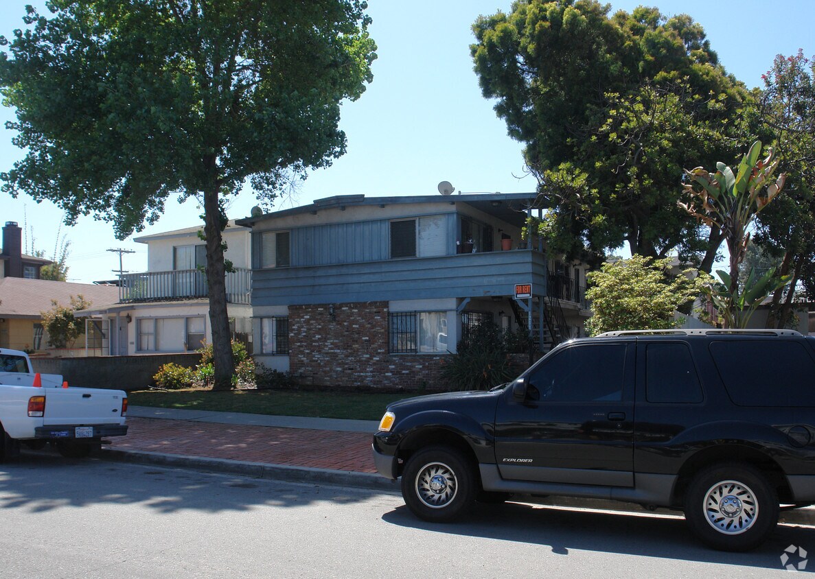 Building Photo - 1211 Oliver Ave