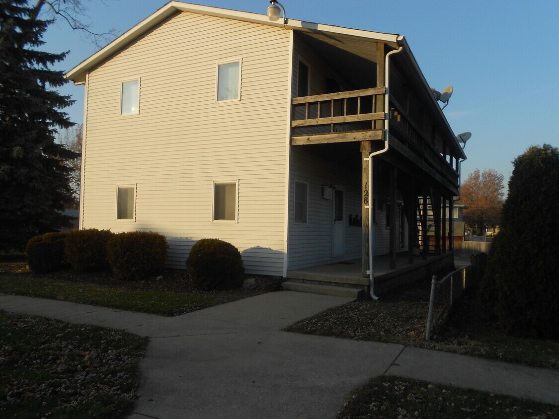 128 Stanley Avenue - 128 Stanley Ave
