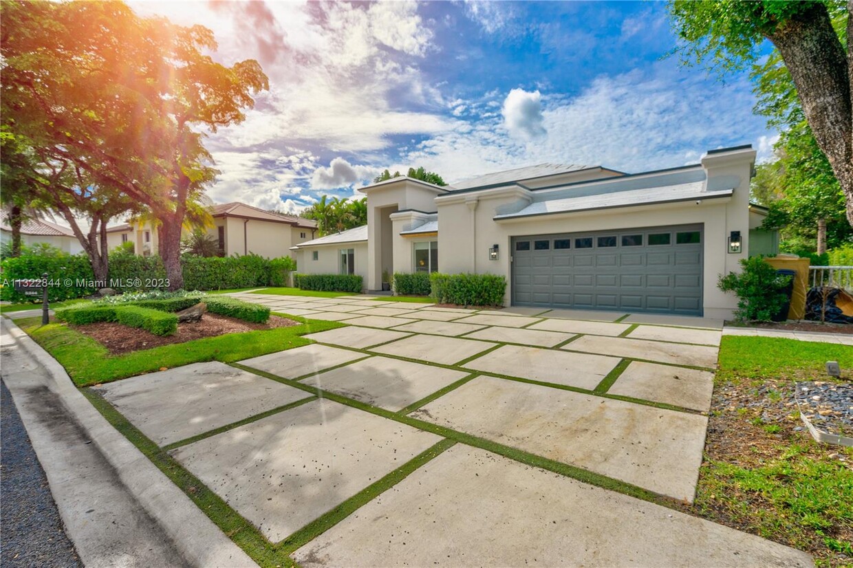 Foto principal - 5344 NW 94th Doral Pl