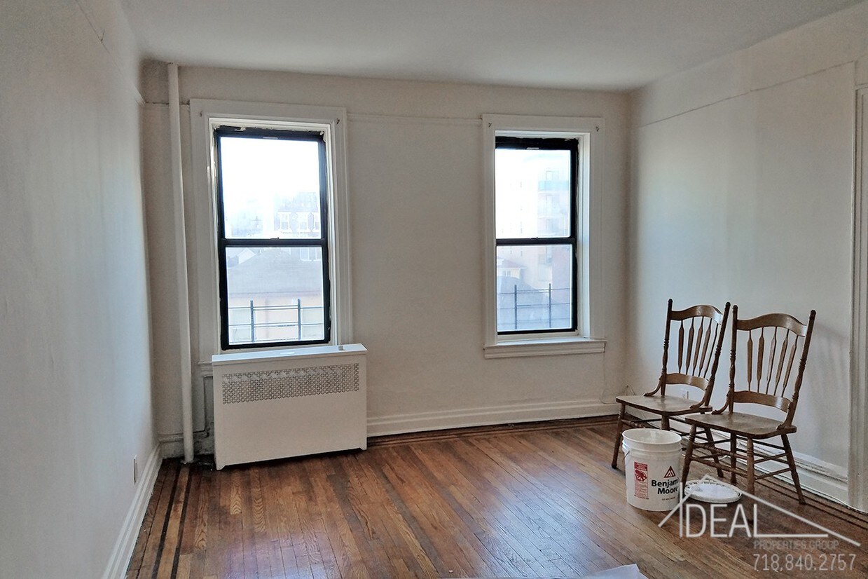 Primary Photo - 1365 W 7th St