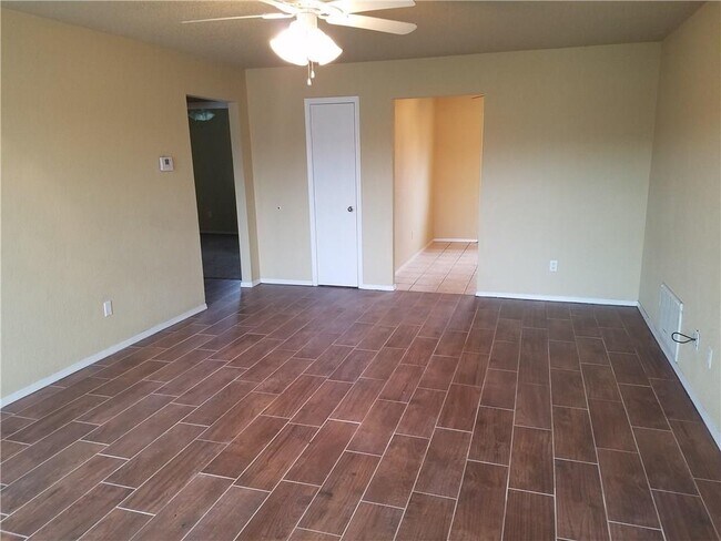 Building Photo - 3697 Green Acres Rd
