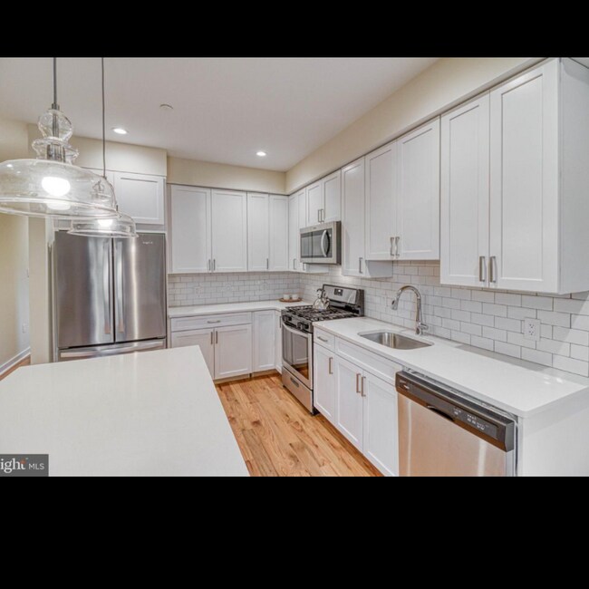 Building Photo - 7038 Pipers Glen Wy