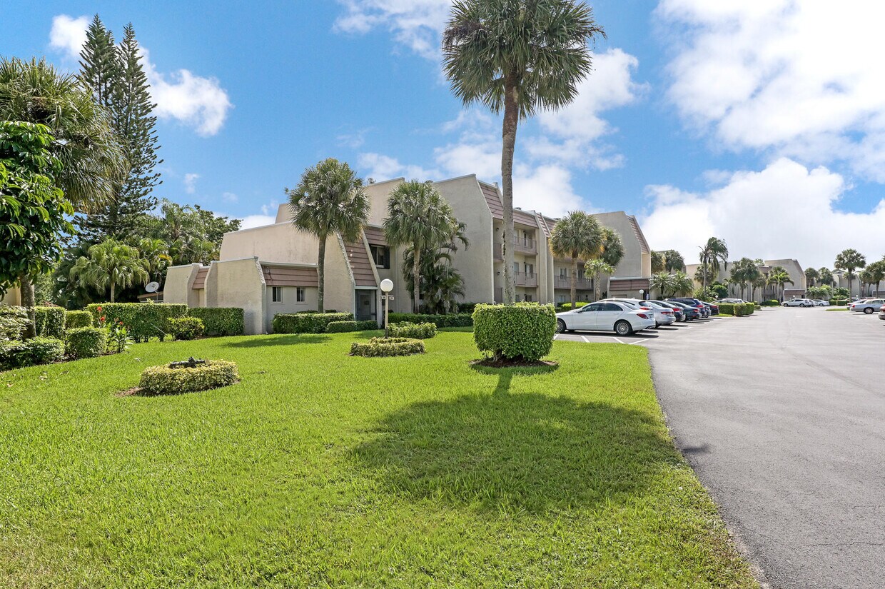 4070 Tivoli Ct Unit 307, Lake Worth, FL 33467 Condo for Rent in Lake