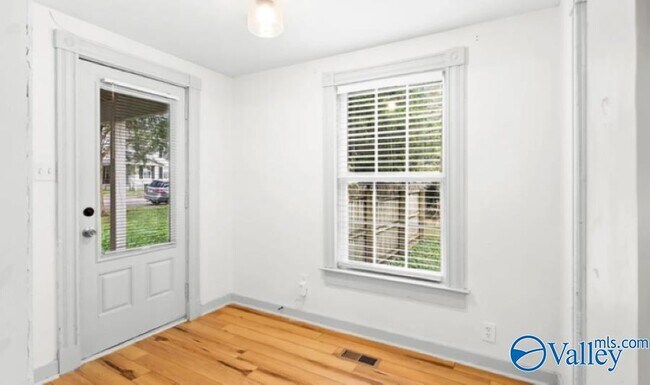 Foto del edificio - 3305 Bradley St SW