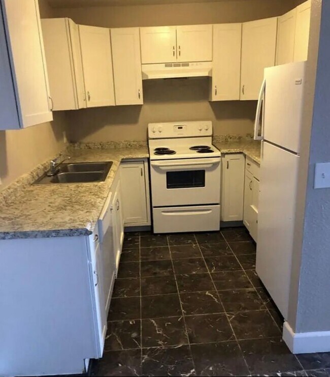 Foto del edificio - 2100 Highview Ct