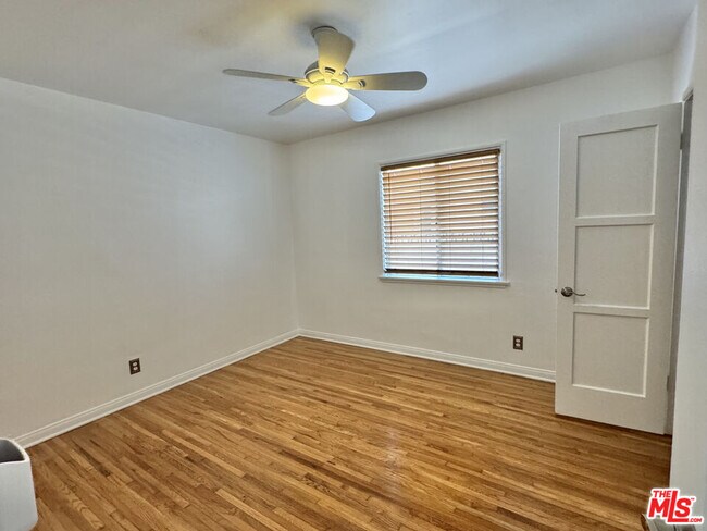 Foto del edificio - 12856 Walsh Ave