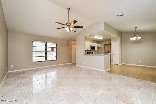 Foto del edificio - 8360 Coral Dr